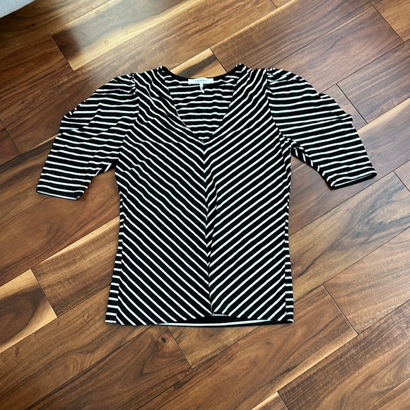 FRAME CHEVRON STRIPED VNECK TOP PUFF SLEEVES SIZE SMALL SHIRRED FRONT - Picture 3 of 7